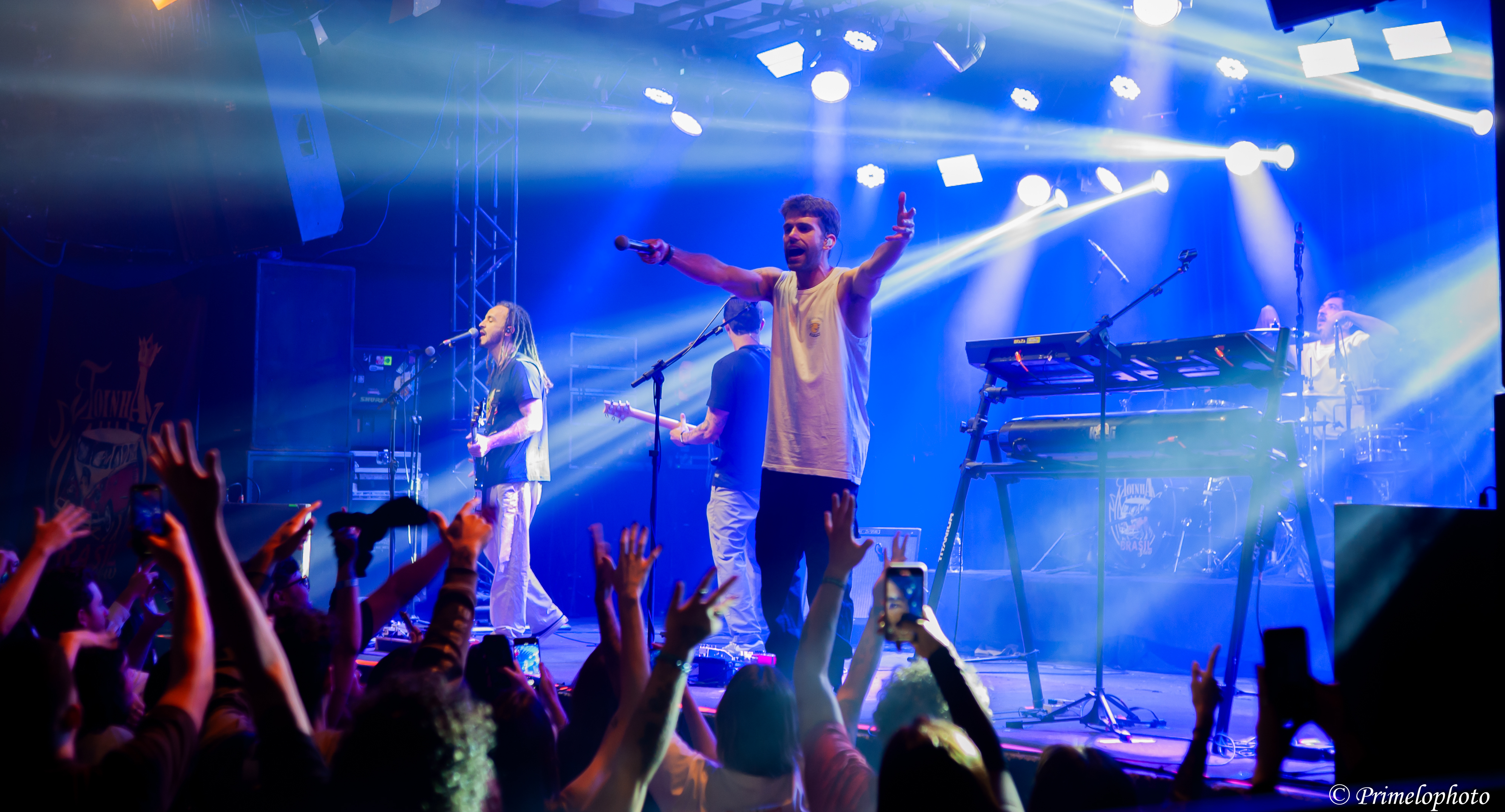 Braza Incendeia Brasília: Uma Noite de Groove, Protesto e Celebração no Toinha Brasil Show