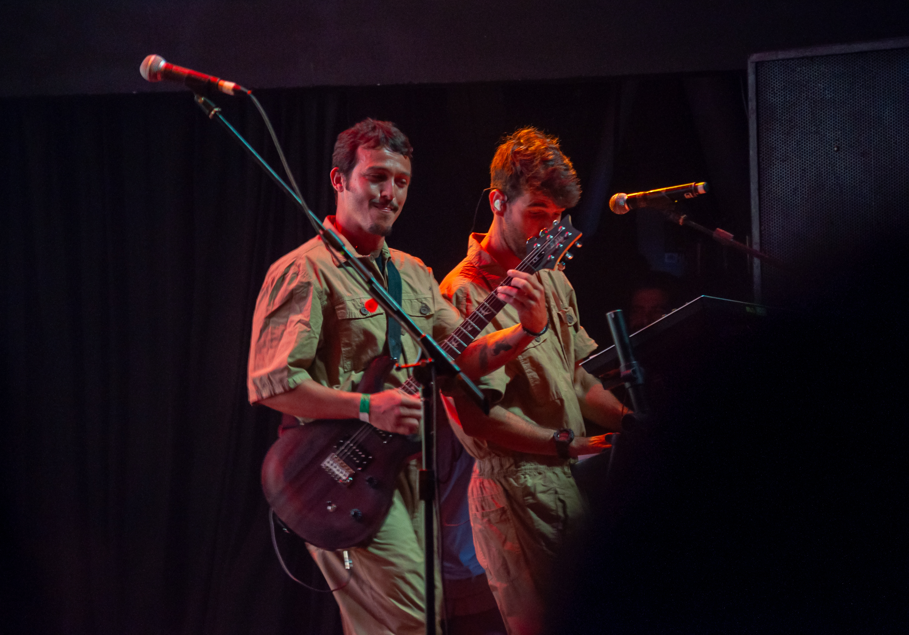 Braza & Emmano transformam o Circo Voador em um palco de pura conexão e energia.