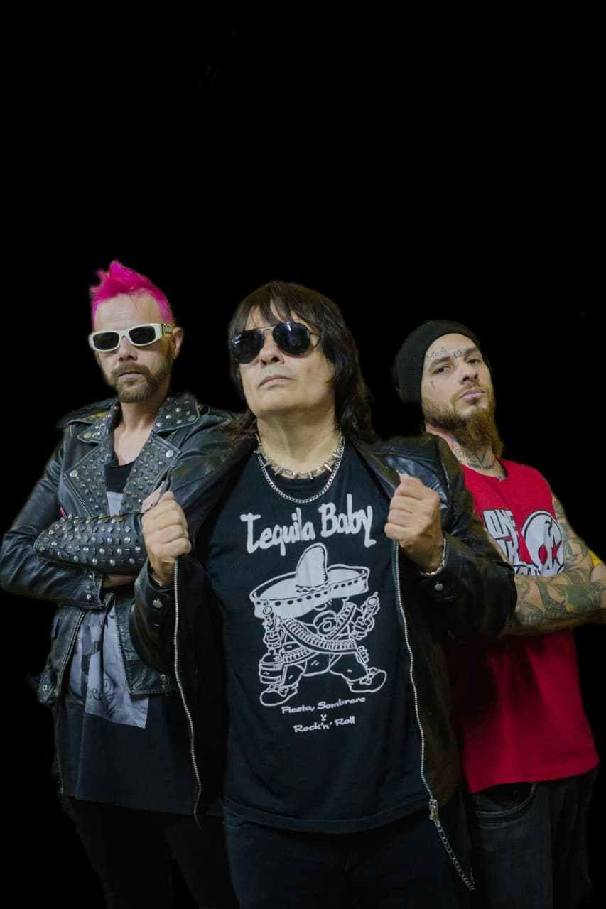 Duda Calvin comemora 30 anos de carreira ao lado do guitarrista da banda de Richie Ramone, Txory