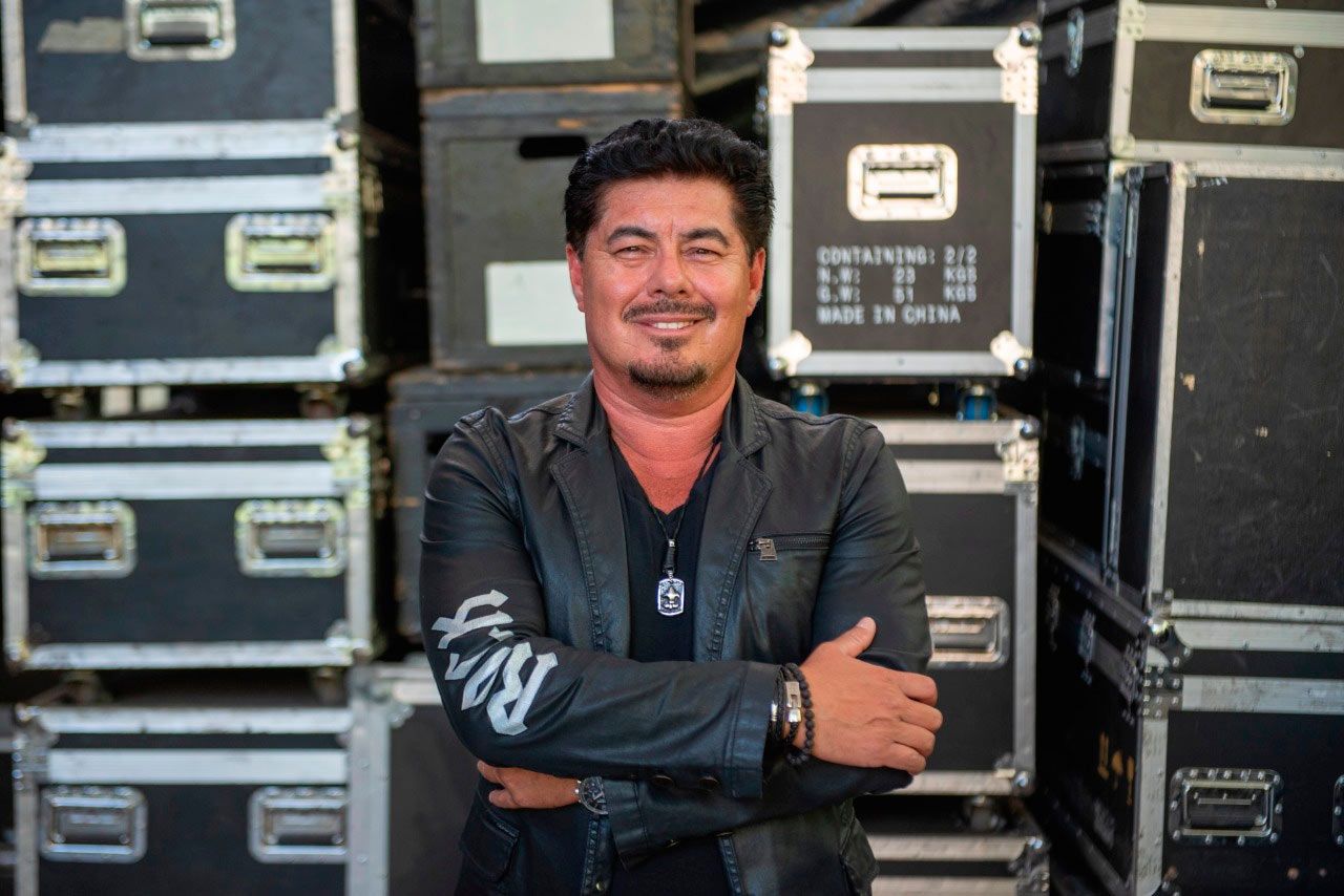 PAULO BARON ABRE O COFRE DO ROCK E REVELA GUITARRAS MARCADAS POR ENCONTROS COM LENDAS