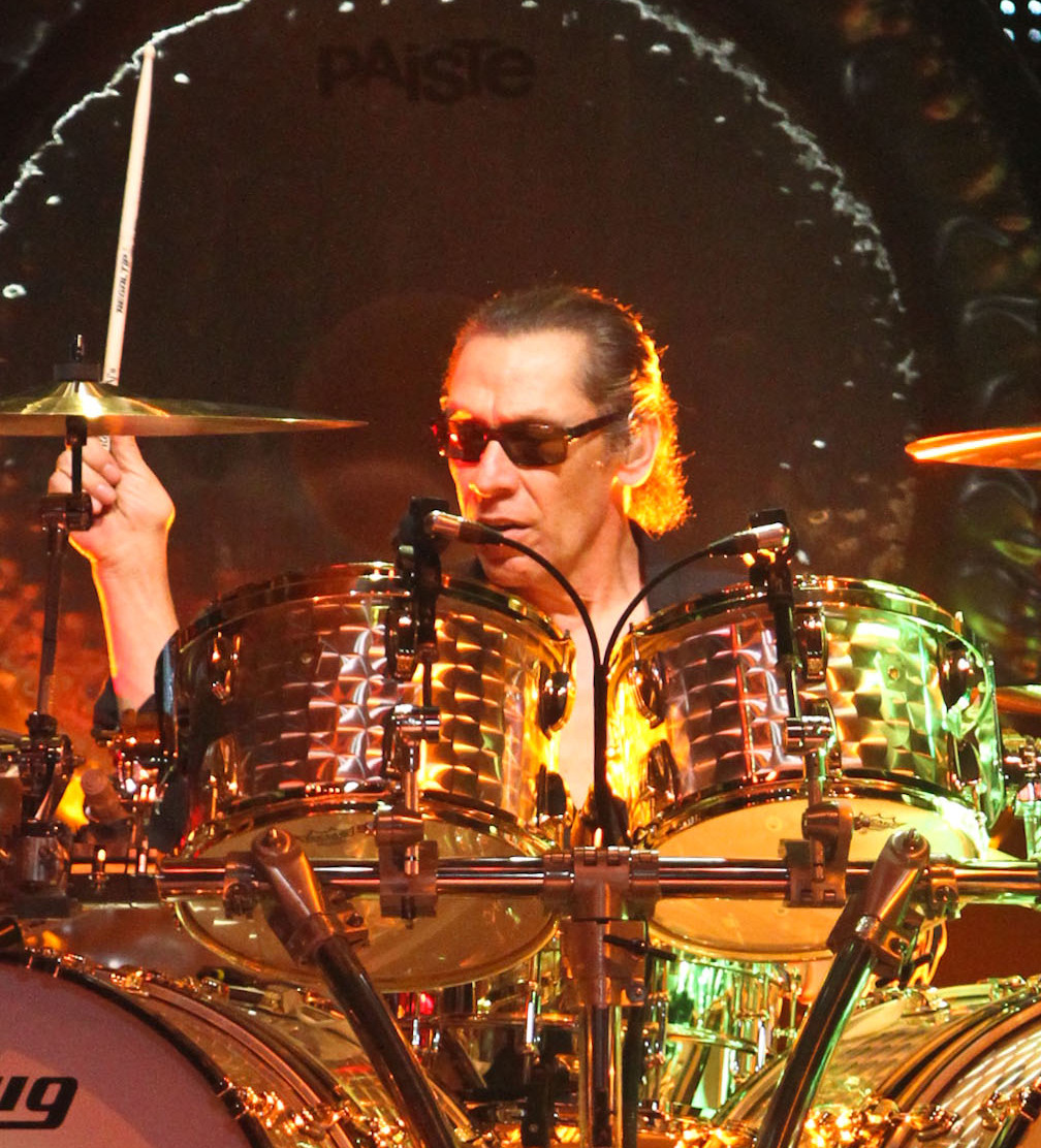 ALEX VAN HALEN CONFIRMA QUE ESTÁ TRABALHANDO PARA TERMINAR ÁLBUM INACABADO DO VAN HALEN